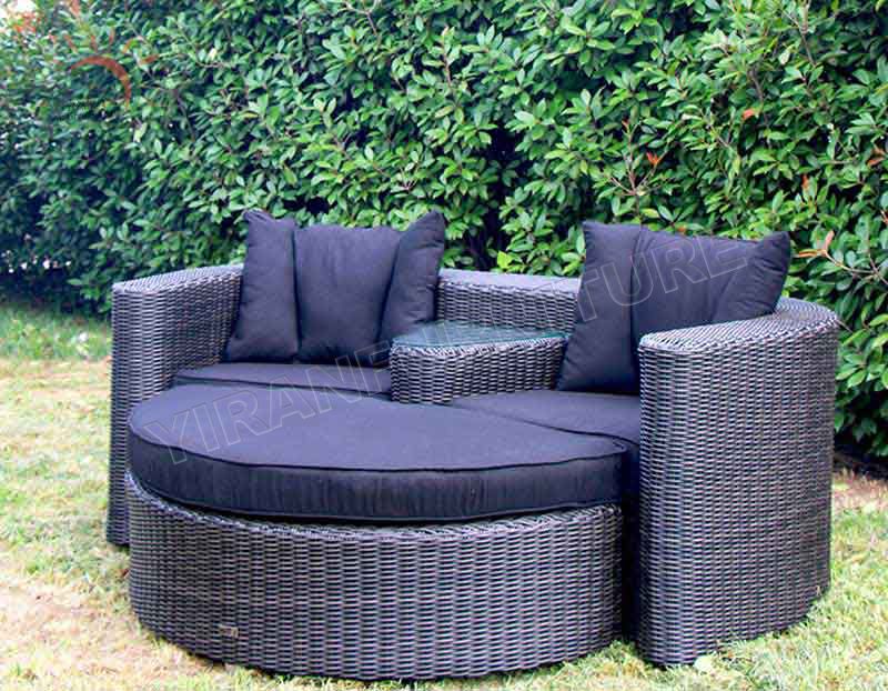 All Weather Waterproof Cushion Outdoor Furniture Round Sofa Rattan Daybed with Canopy