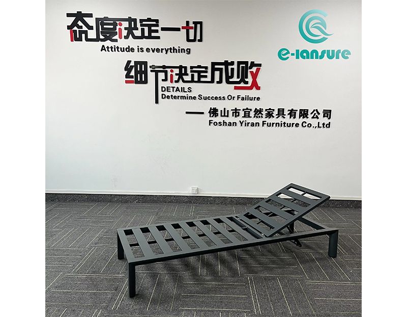 Modern Outdoor Chaise Lounge Collection  Sleek Aluminum Frame Design with Weather-Resistant Cushion for Hotel Poolside and Villa Gardens