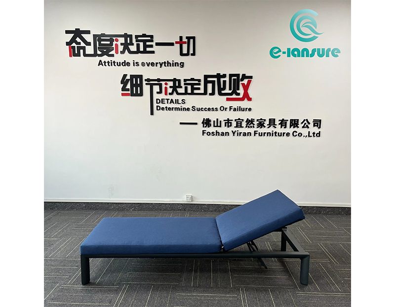 Modern Outdoor Chaise Lounge Collection  Sleek Aluminum Frame Design with Weather-Resistant Cushion for Hotel Poolside and Villa Gardens