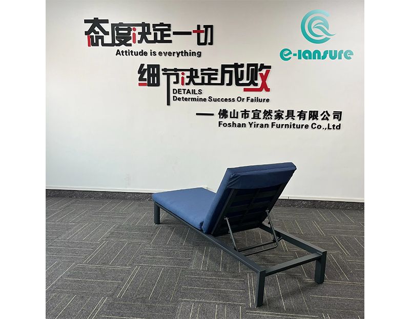 Modern Outdoor Chaise Lounge Collection  Sleek Aluminum Frame Design with Weather-Resistant Cushion for Hotel Poolside and Villa Gardens