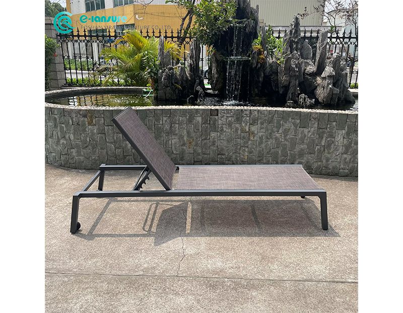 Minimalist Beach Furniture Aluminum Frame Adjustable Sun Lounger with Waterproof Fabric for Courtyard Gardens & Poolside Areas