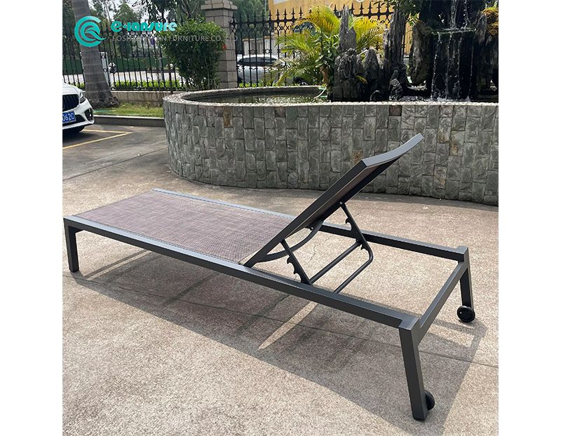 Minimalist Beach Furniture Aluminum Frame Adjustable Sun Lounger with Waterproof Fabric for Courtyard Gardens & Poolside Areas