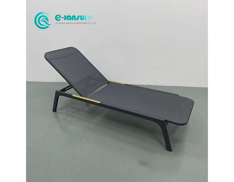 Modern Elegant Outdoor Sun Lounger  Aluminum Frame with Solid Natural Wood Armrests Chaise Lounge for Hotel Poolside Patios