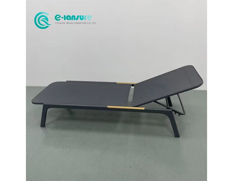 Modern Elegant Outdoor Sun Lounger  Aluminum Frame with Solid Natural Wood Armrests Chaise Lounge for Hotel Poolside Patios
