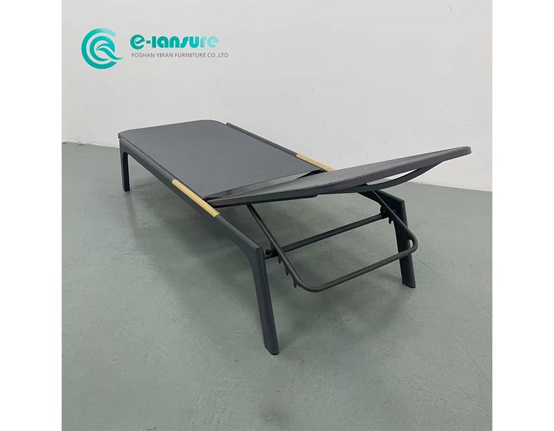 Modern Elegant Outdoor Sun Lounger  Aluminum Frame with Solid Natural Wood Armrests Chaise Lounge for Hotel Poolside Patios