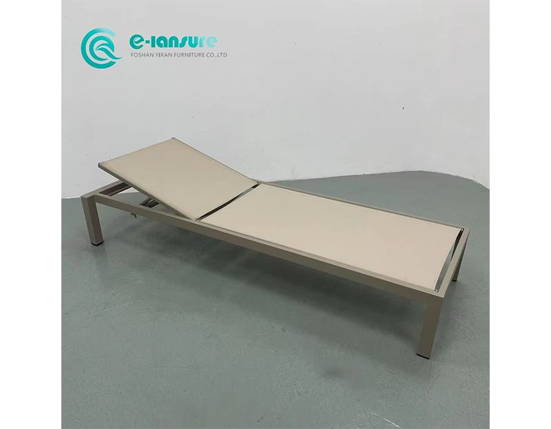 Modern Elegant Poolside Sun Lounger Aluminum Frame and Textilene Casual Sun Bed for Minimalist Resort Patios and Modern Villas