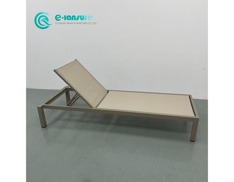 Modern Elegant Poolside Sun Lounger Aluminum Frame and Textilene Casual Sun Bed for Minimalist Resort Patios and Modern Villas