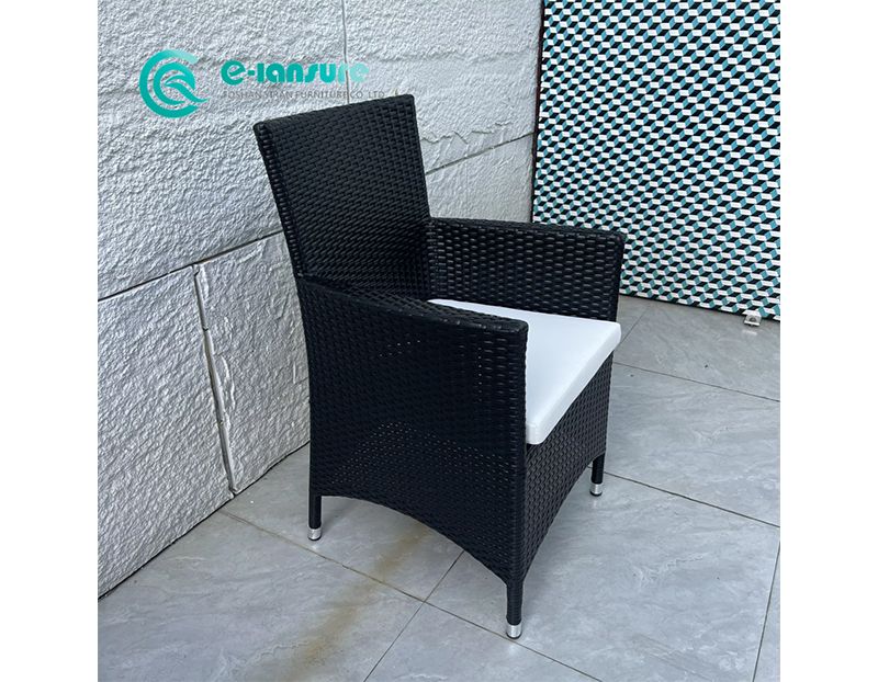 Factory Wholesale Outdoor Dining Furniture Woven PE Rattan Dining Chair and Teak Wood Tabletop Dining Set for Garden