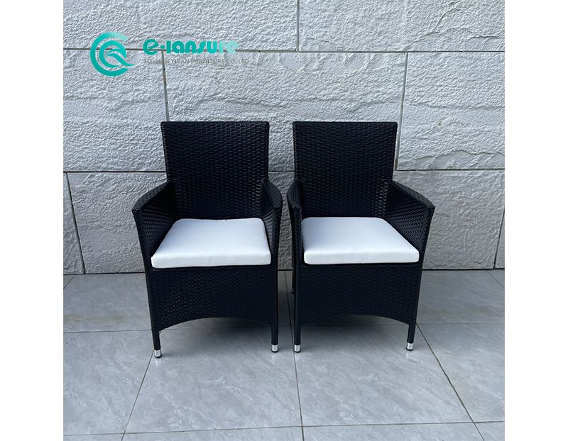 Factory Wholesale Outdoor Dining Furniture Woven PE Rattan Dining Chair and Teak Wood Tabletop Dining Set for Garden