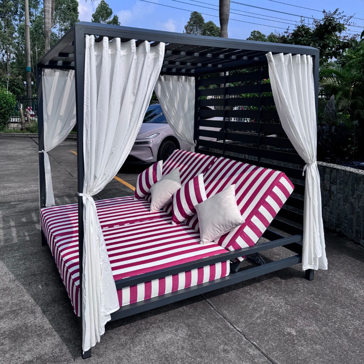Wholesale Outdoor Leisure Daybed Sunbed Durable Aluminum Frame Double Sun Lounger for Hotel Resort Outdoor Space
